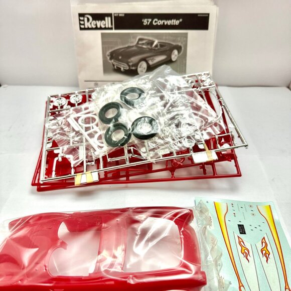 Revell 1957 Corvette #85-0852 open box 1:24 scale - Picture 2 of 4
